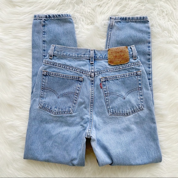 Vintage Levi’s • 512 Slim Fit High Waisted Jeans - Picture 2 of 7